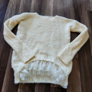 Boutique Sweater Ivory With Lace Bottom. So Soft! Size Small / Med.